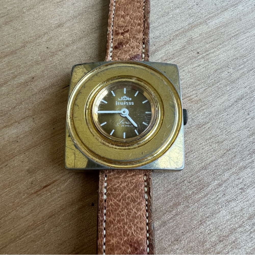 Rare Vintage Jowissa ladies gold tone Swiss mechanical watch 17 jewels